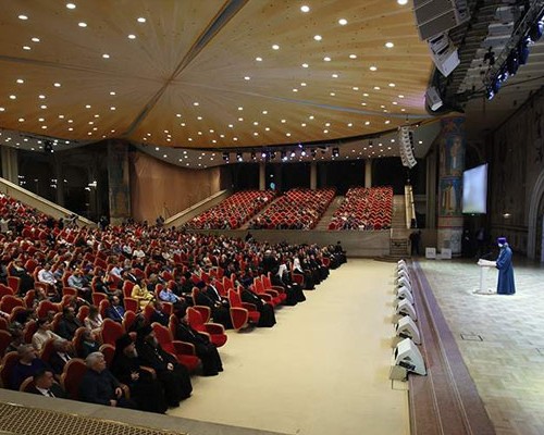 Волшебство длиною в 15 лет: юбилейная Патриаршая ёлка открывает свои двери в сердце Москвы